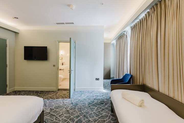 Room 146 of 263