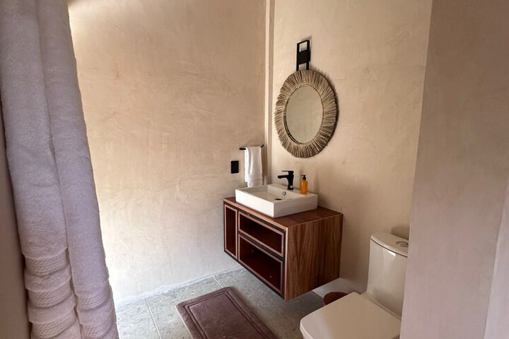 Room 25 of 38