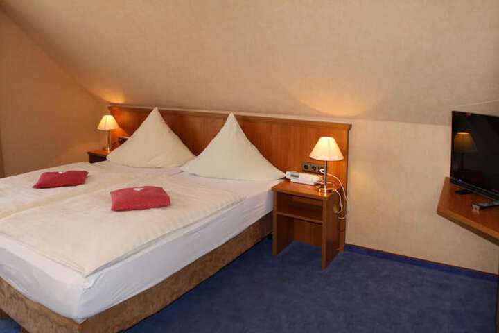 Room 12 of 28
