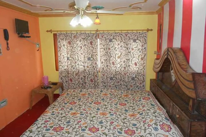 Room 8 of 13