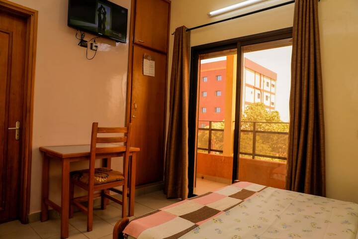 Room 8 of 33