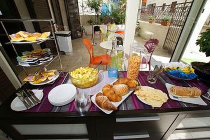 Breakfast/Coffee Service 4 of 16