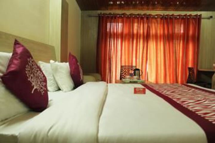 Room 4 of 16