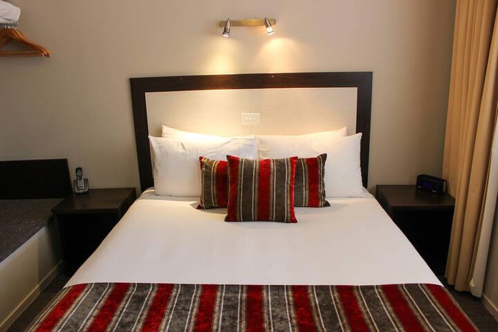 Room 202 of 302
