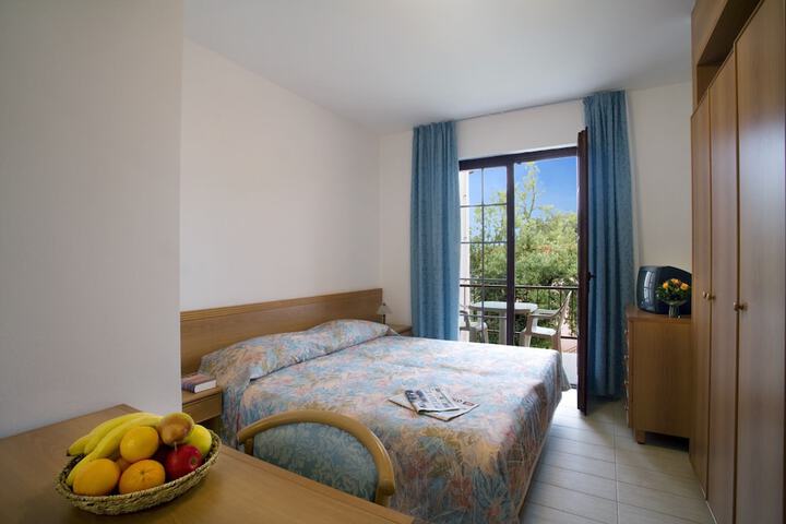 Room 2 of 46