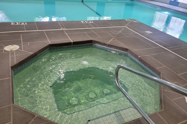 Indoor spa tub