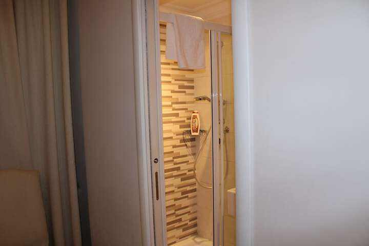 Room 25 of 32