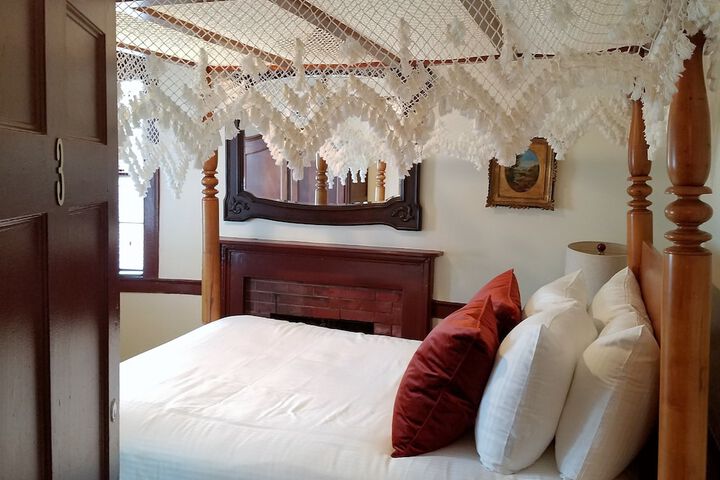 Room 5 of 33