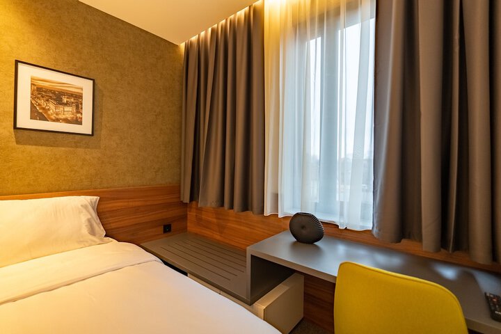 Room 21 of 46