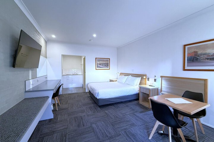 Room 14 of 28
