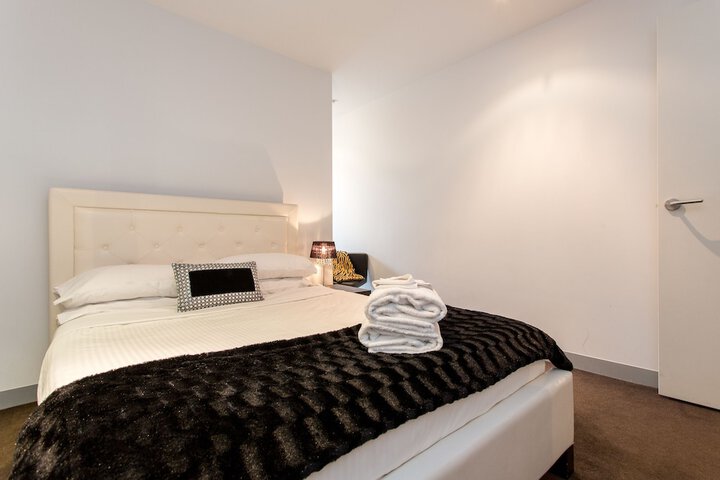 Room 6 of 15