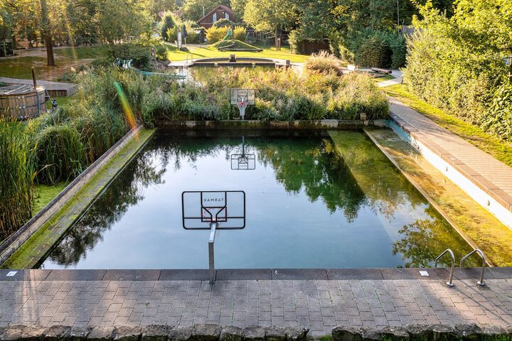 Pool 24 of 48