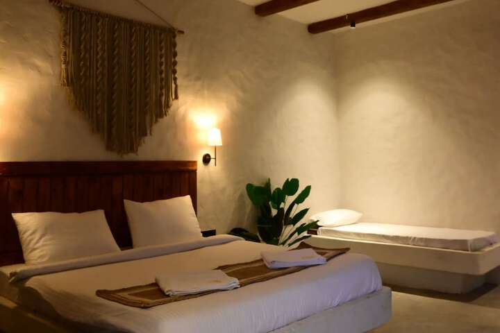 Room 4 of 7