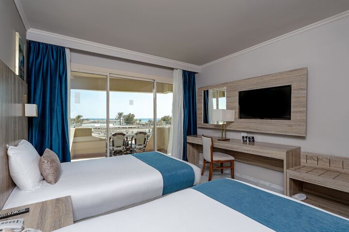 Room 53 of 204