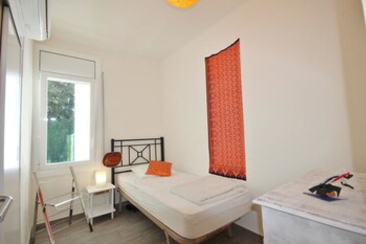 Room 9 of 36