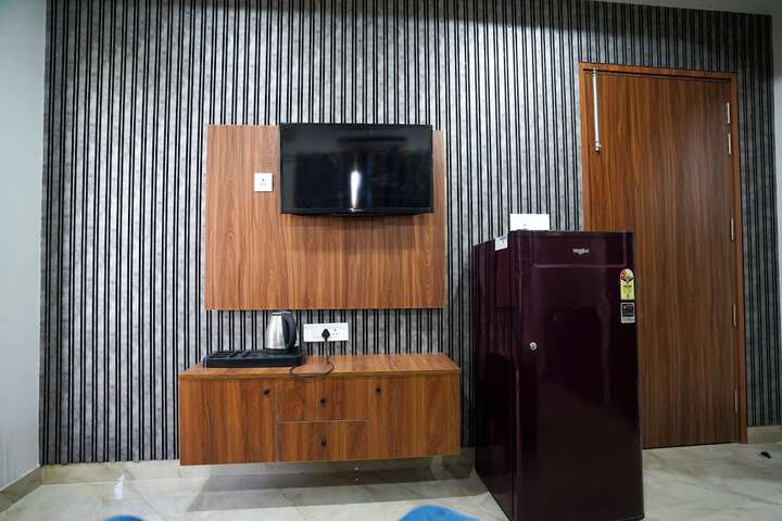 Room 16 of 77