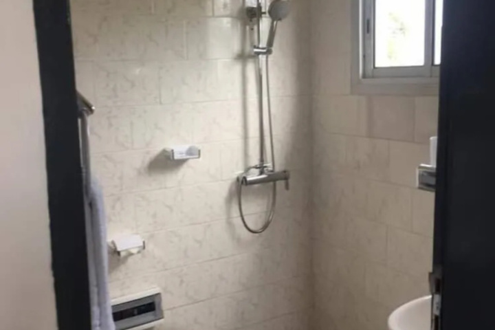 Room 8 of 25