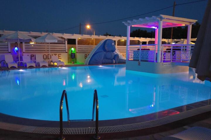Pools & Facilities
