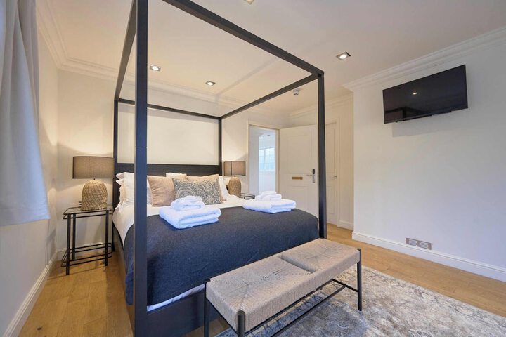 Room 27 of 72