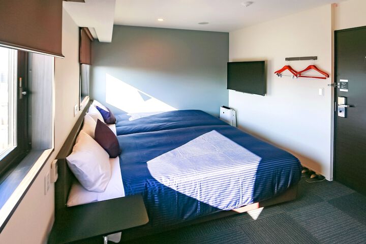 Room 10 of 20