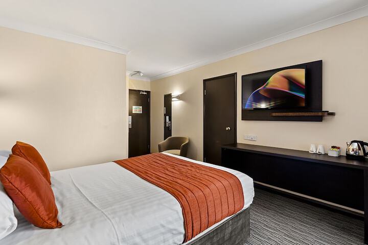 Room 17 of 74