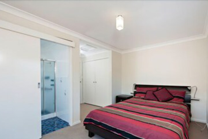 Room 7 of 16