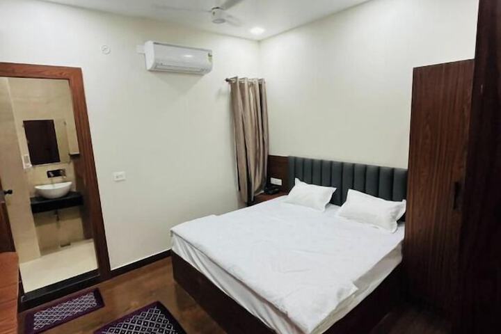 Room 4 of 19