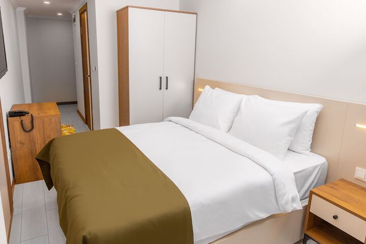 Room 9 of 46