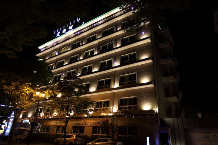 Hotel 12 of 12