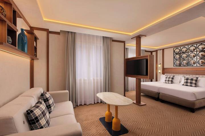 Room 38 of 82