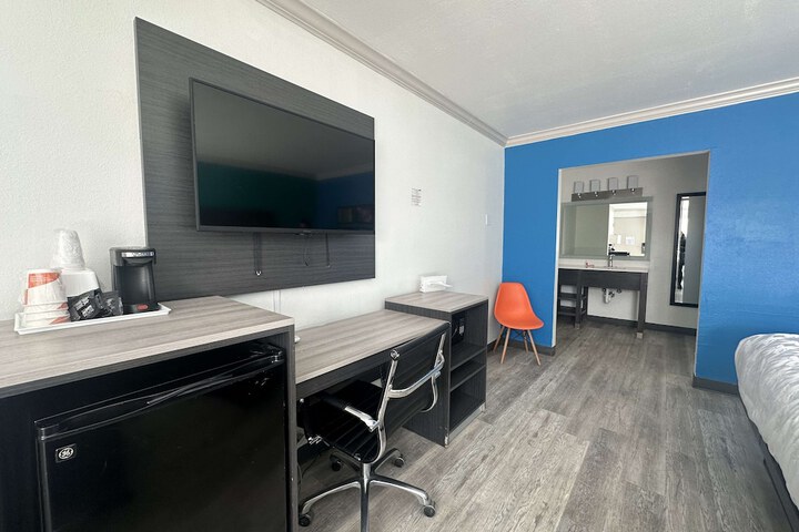 Room 12 of 34