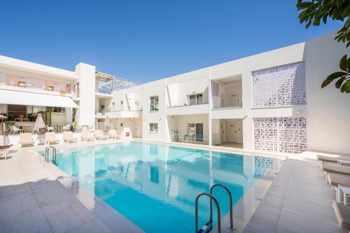 Tarra Seaside Hotel