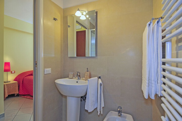 Room 8 of 38