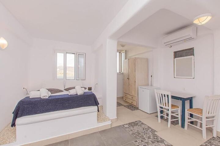 Room 4 of 9