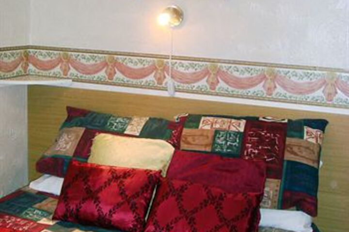 Room 5 of 10