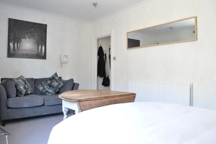 Room 7 of 8