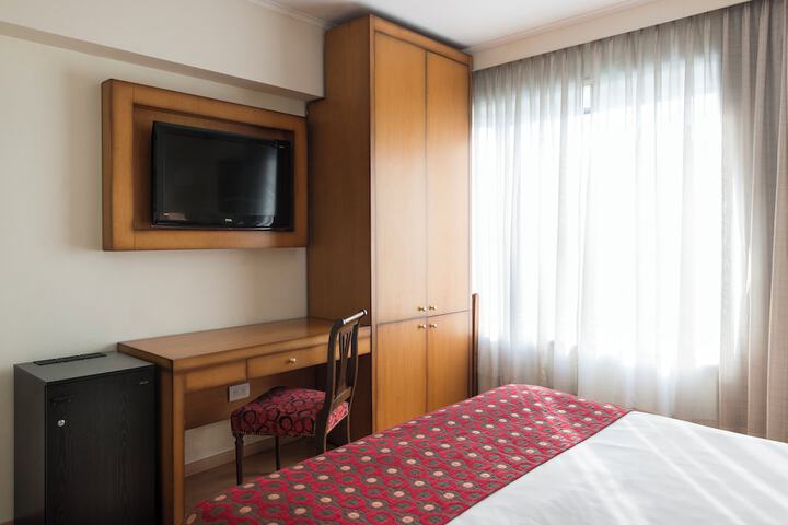 Room 10 of 34