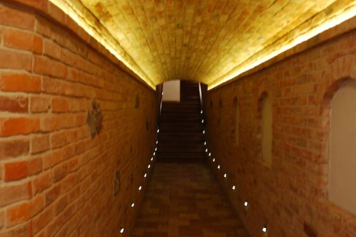 Ballroom/Hall 36 of 47