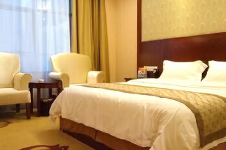 Room 6 of 8