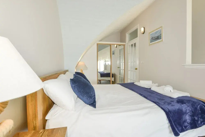 Room 2 of 15