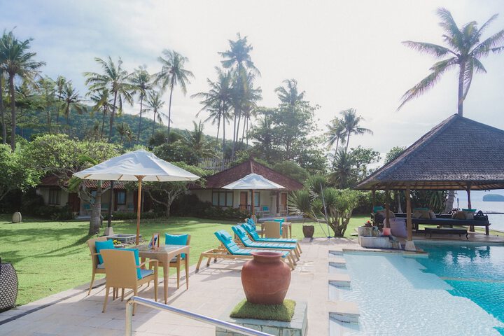 Hotel Pool