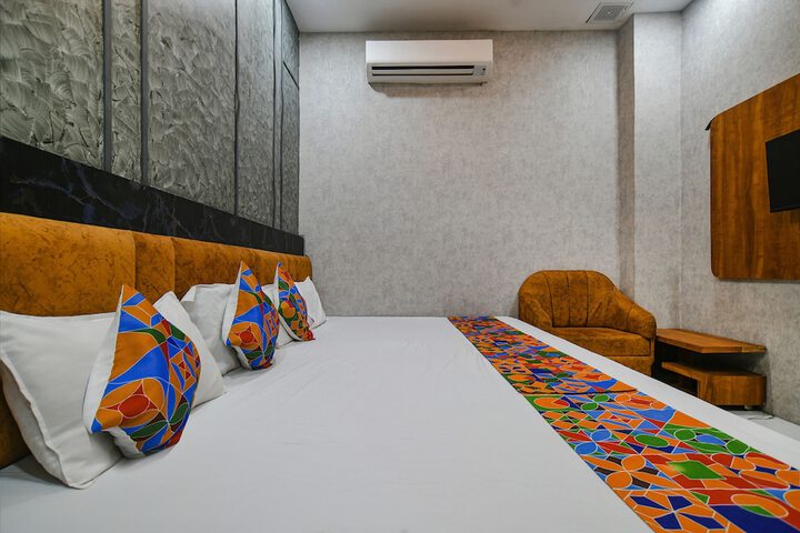 Room 13 of 20