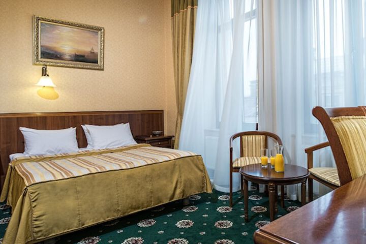 Room 5 of 77