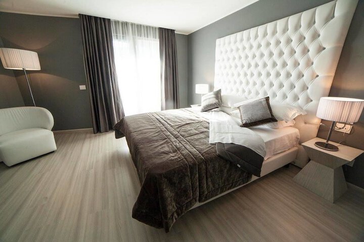 Room 4 of 35