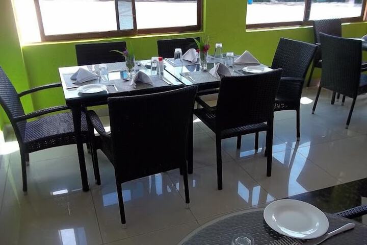 Dining 14 of 30