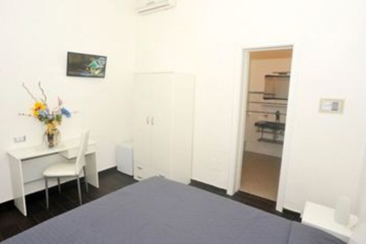 Room 12 of 26
