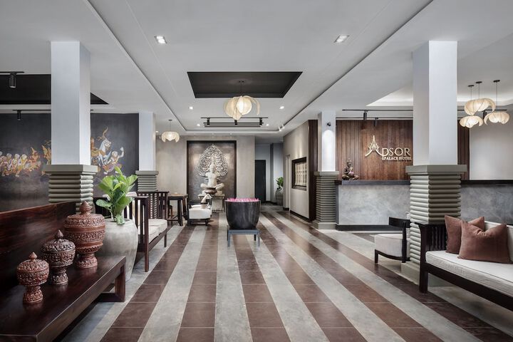 Entrance & Lobby