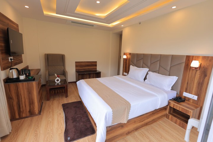 Room 5 of 17