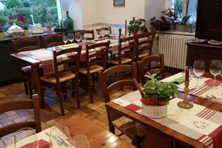 Dining 10 of 11