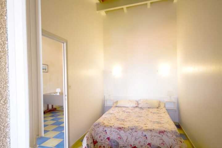 Room 8 of 18
